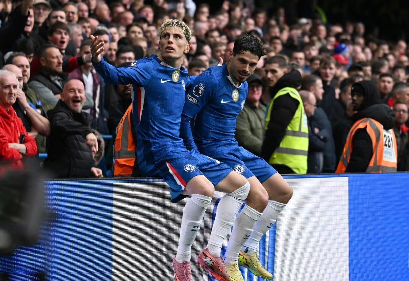 2016年：小熊队夺冠游行人数估计达500万，成为人类史上最大规模集会之一。