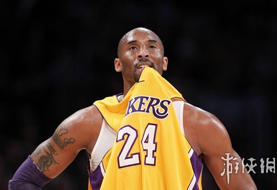 小牛队的凯里·欧文前交叉韧带撕裂手术成功